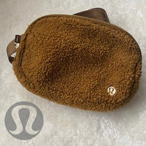 lululemon Everywhere Belt Bag 1L Fleece